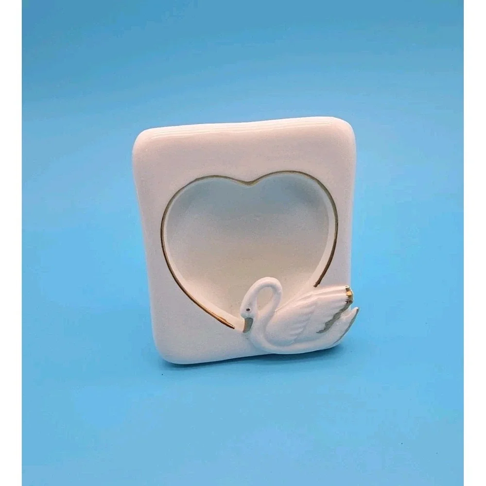 Porcelain White And Gold Swan Picture Frame 3x4